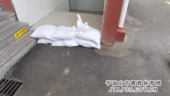 市四十四中召开落实市委防汛工作专题会议 2-261.png
