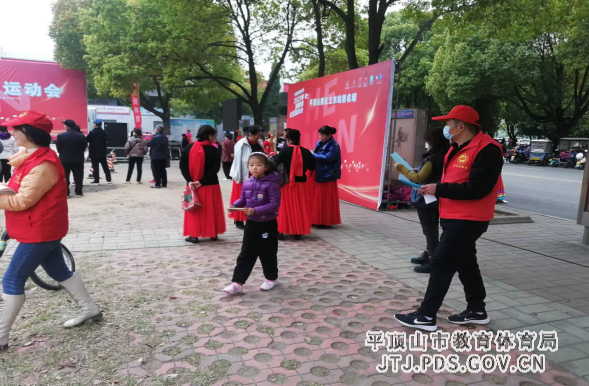 市十六中“静音广场舞，规范健步走”倡议宣传活动简报308.png