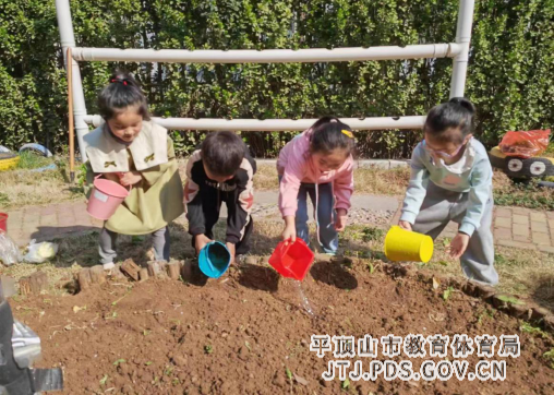《拥抱春天   播种绿色》植树节活动报道456.png