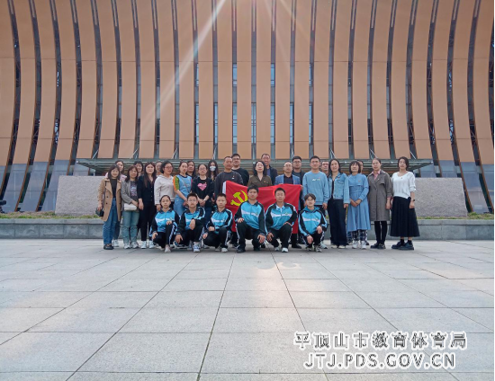 感受历史魅力   凝聚奋进力量—市十一中组织党员和部分学生到市博物馆参观学习(1)163.png