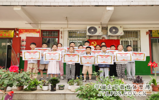 “桌”舞心灵，心爱向阳 叶县第一小学手势舞比赛443.png