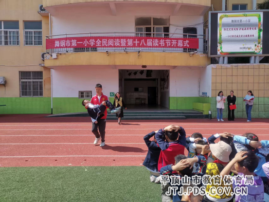 舞钢市第一小学5.12防灾减灾安全疏散演练970.png