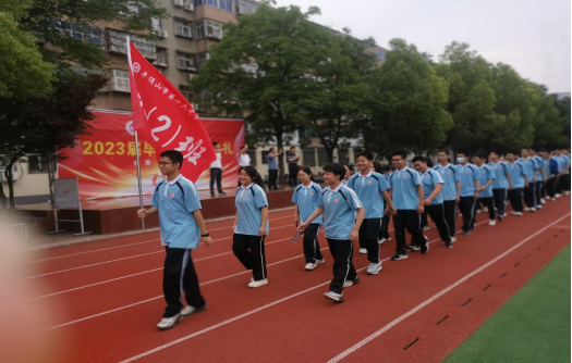 市十六中毕业典礼82.png