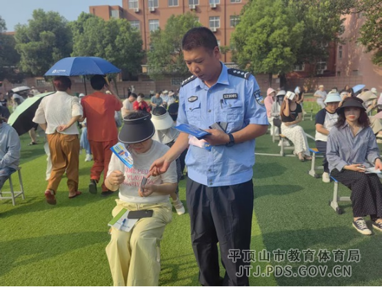 2025.6.14家校携手筑防线 共织反诈“安全网--新新街小学召开防诈骗专题家长会570.png